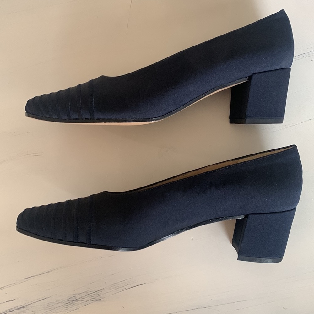 Vaneli navy blue block heels size 8.5
